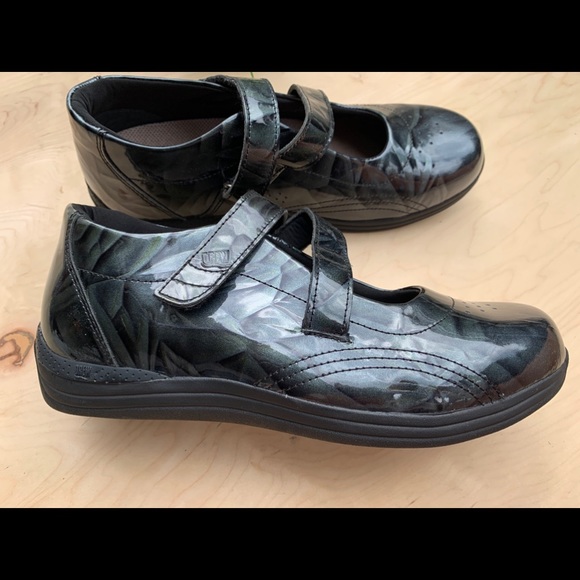 Drew woman’s NWT shoes - Picture 4 of 10